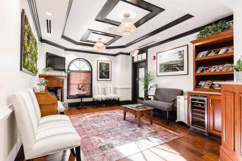 63562ebadb028e1cd79aff76 Office Photos Sugar Loaf 1 p 800